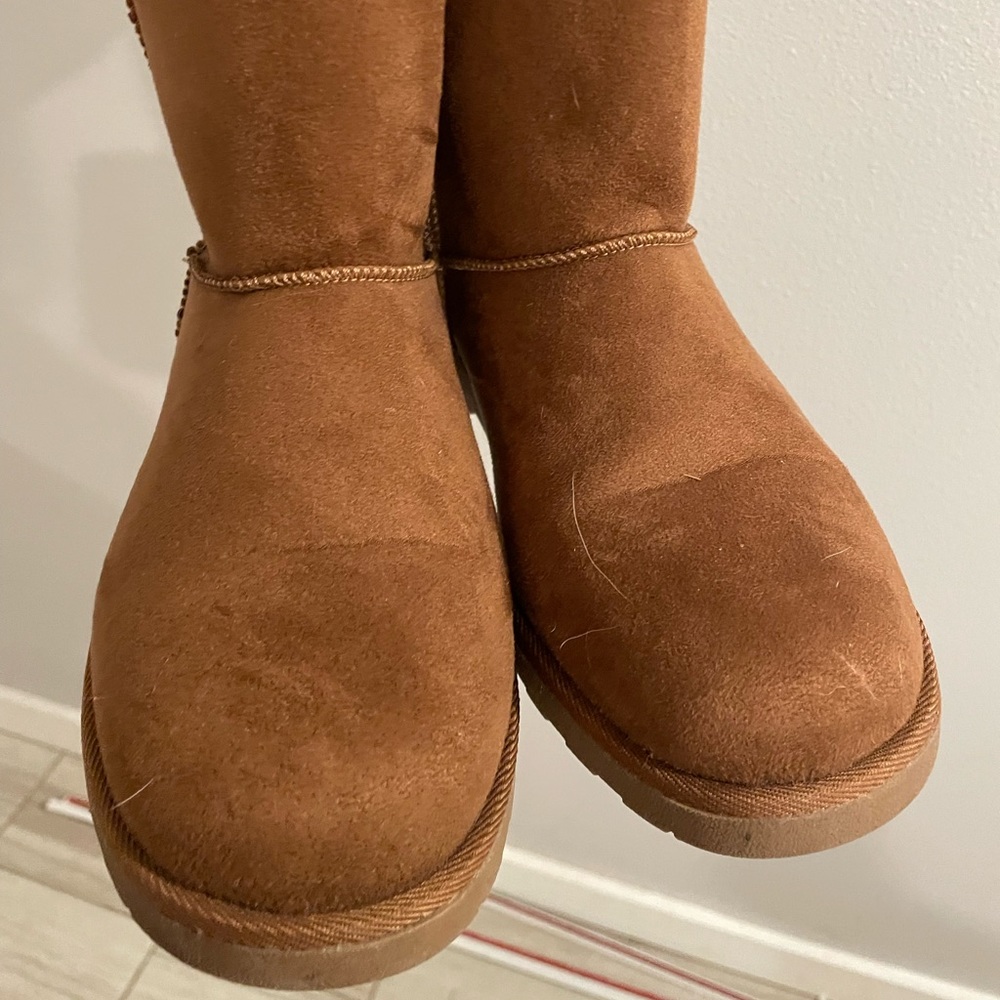 Knockoff Ugg style boot size 9.5 worn only once